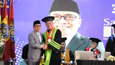 Menko PMK Hadiri Pengukuhan Prof. Sukadiono, Soroti Peran Ilmu Fisiologi dalam Prestasi Olahraga