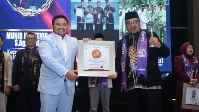 Kepala MAN Labuhanbatu Raih The Best Leadership Education 2026 di Jakarta