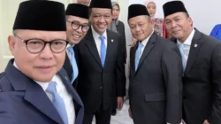 Berdasi Biru, Sekjen Partai Golkar Tiba Di Istana Jelang Reshuffle Kabinet